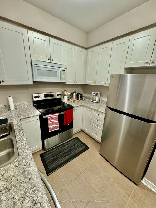 202-2339 Sawgrass Dr, Oakville, ON, L6H0L1 | Card Image