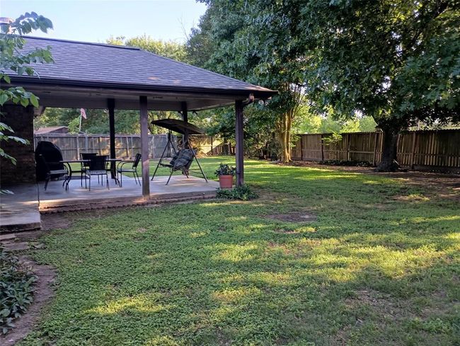 Another view of the oversized back yard | Image 18