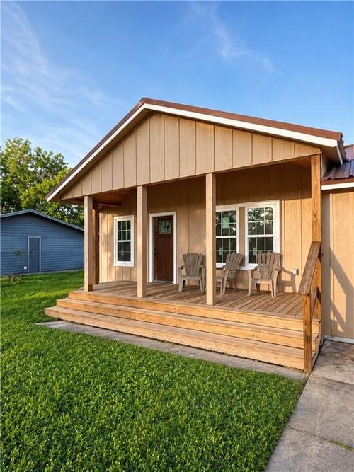 850 N Adams St, Alice, TX, 78332-3506 | Card Image