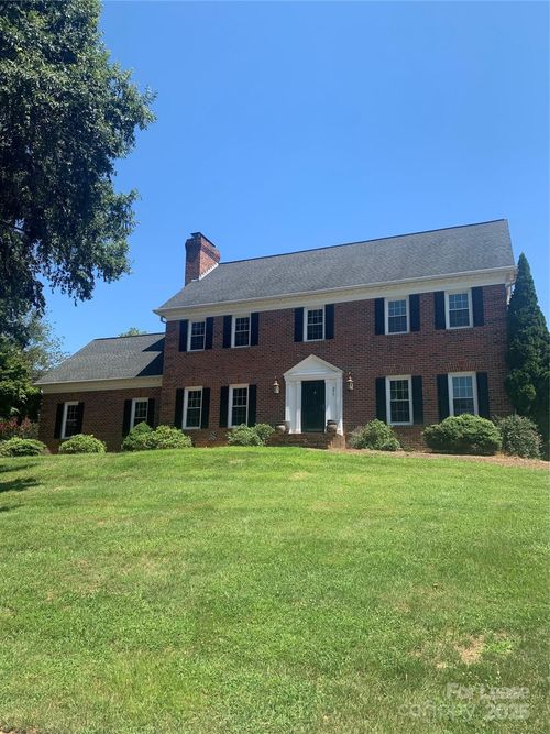 377 44th Avenue Dr Nw, Hickory, NC, 28601-6905 | Card Image