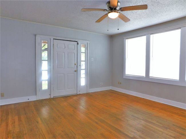 1609 N Locust St, Home with 2 bedrooms, 1 bathrooms and null parking in Denton TX | Image 5