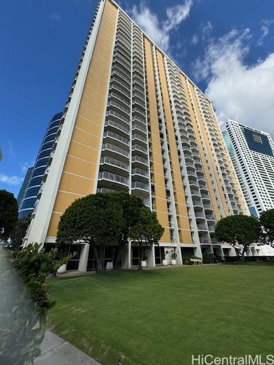 1010 - 1350 Ala Moana Boulevard, Home with 2 bedrooms, 2 bathrooms and 2 parking in Honolulu HI | Image 1