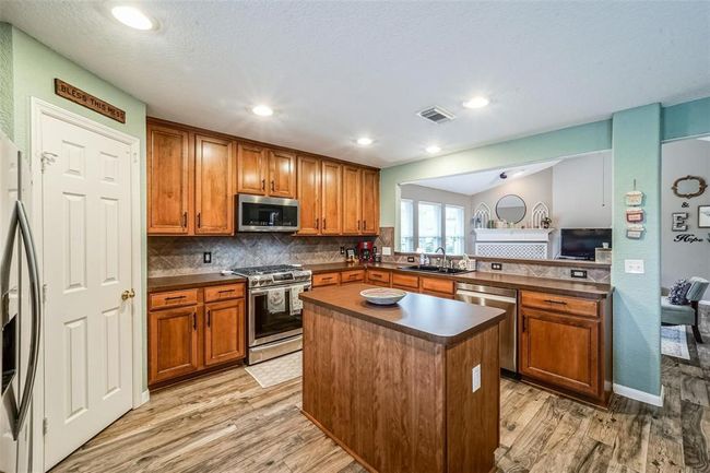 2957 Water Willow Ln, House other with 4 bedrooms, 2 bathrooms and 2 parking in Pearland TX | Image 8