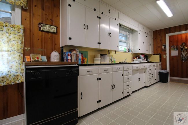 400 Main St, House other with 3 bedrooms, 1 bathrooms and null parking in Hooks TX | Image 10