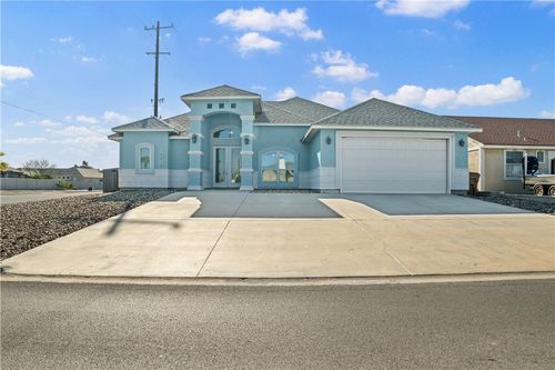 15213 Tesoro Dr, Corpus Christi, TX, 78418-6945 | Card Image
