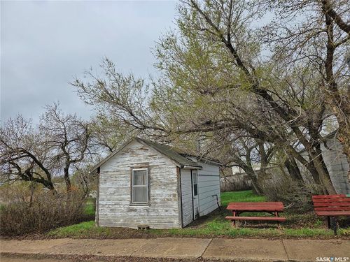 west-123 3rd Street W, Mankota, SK, S0H2W0 | Card Image