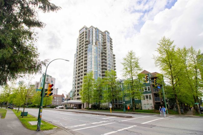 802 - 3070 Guildford Way, Condo with 2 bedrooms, 2 bathrooms and 1 parking in Coquitlam BC | Image 1