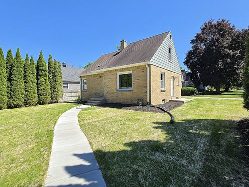 3215 W Oriole Dr, Milwaukee, WI, 53209 | Card Image