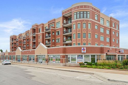 apt-201-225 Main St, Roselle, IL, 60172-2035 | Card Image