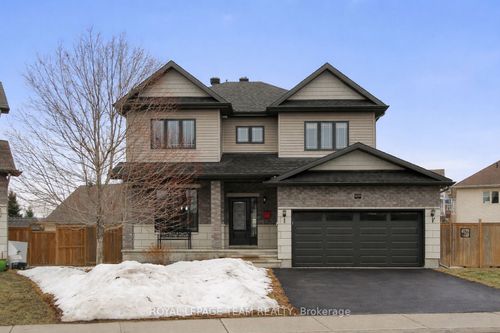 107 Francis St, Carleton Place, ON, K7C0E9 | Card Image