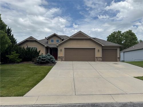 3009 Somerset Dr, Leavenworth, KS, 66048-2925 | Card Image