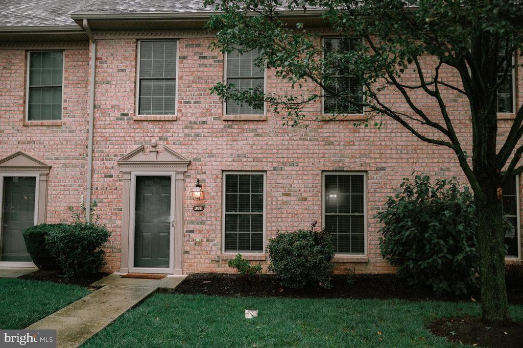 Melbourne Ln, Mechanicsburg, PA 17055