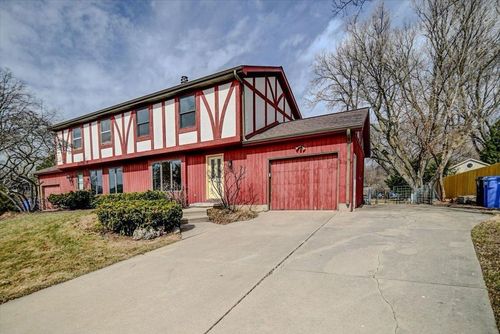 16-7214-16 Mockingbird Ln, Middleton, WI, 53562-1627 | Card Image