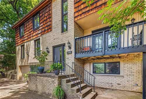 226 Seminole Dr, Mt. Lebanon, PA, 15228-1531 | Card Image