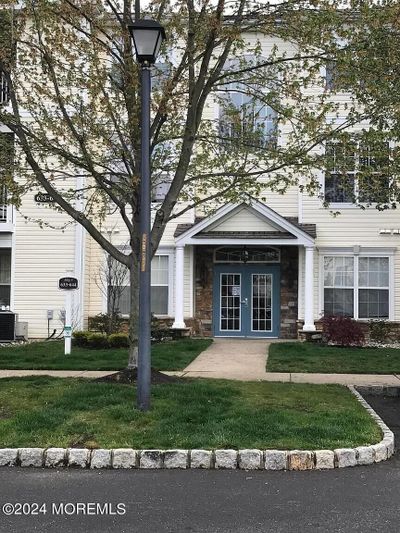 636 Saint Andrews Place, Condo with 2 bedrooms, 2 bathrooms and 1 parking in Manalapan NJ | Image 1