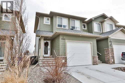 1580 Stafford Dr N, Lethbridge, AB, T1H7G8 | Card Image