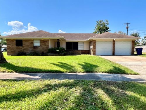 2005 2nd St N, Texas City, TX, 77590-6106 | Card Image