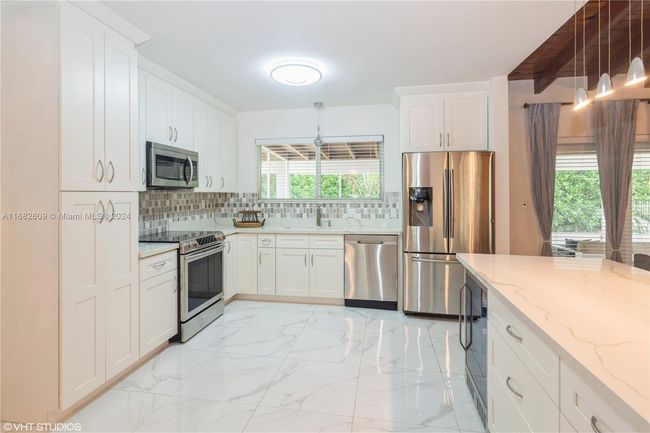 8135 Sw 136 Th St, House other with 4 bedrooms, 2 bathrooms and null parking in Pinecrest FL | Image 7
