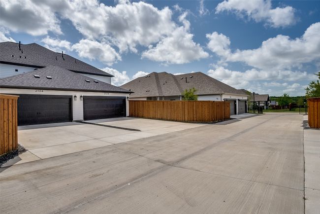 View of back alley | Image 30