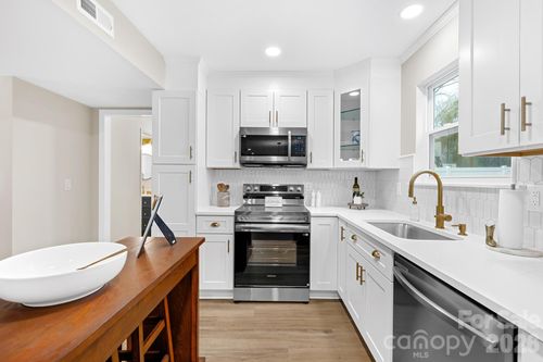 8201 Meadowdale Ln, Charlotte, NC, 28227-5983 | Card Image