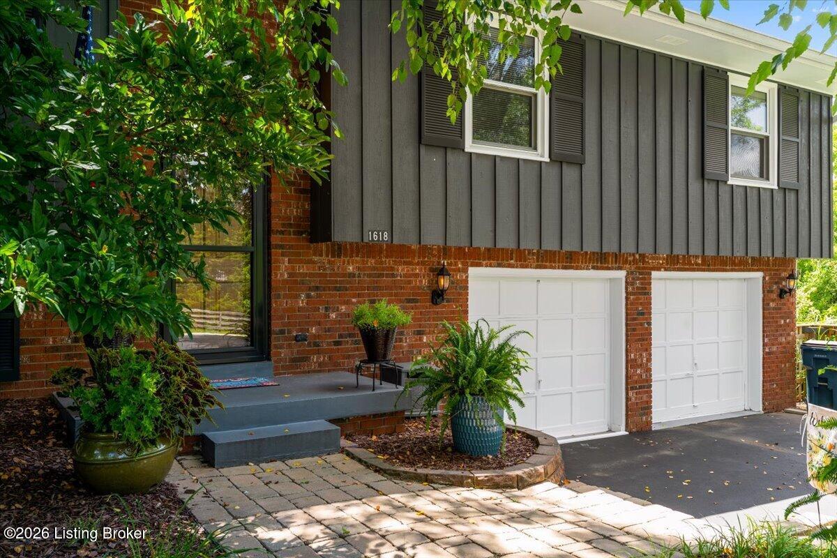 Residential in Crestwood 5