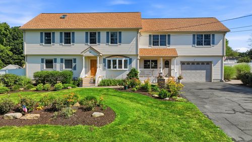 37 Upland Rd, Holyoke, MA, 01040-1422 | Card Image