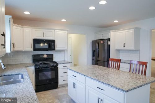 387 Reserve Ln, MECHANICSBURG, PA, 17050-8004 | Card Image