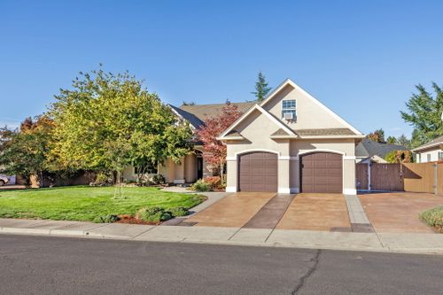 1065 Coral Ridge Drive, Eagle Point, OR, 97524 | Card Image