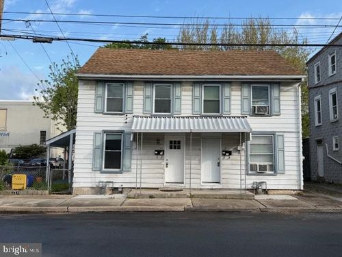15-13-15 W Water St, Middletown, PA, 17057-1454 | Card Image