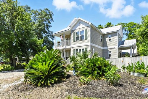 40 Myrtle Ave, Apalachicola, FL, 32320-1826 | Card Image