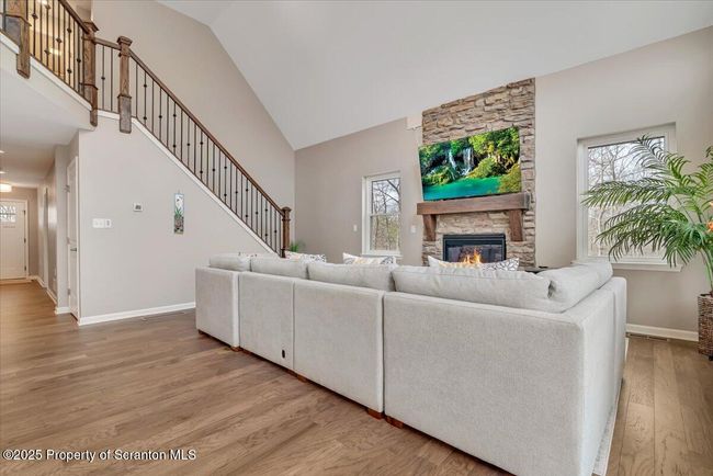 Living Room | Image 9