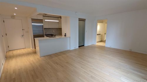 54q-322 W 57th St, New York, NY, 10019-8809 | Card Image