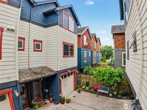 e-3318 Wetmore Ave S, Seattle, WA, 98144-6932 | Card Image