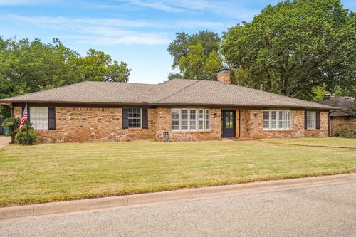 1407 Crescent Dr, Sherman, TX, 75092-5521 | Card Image