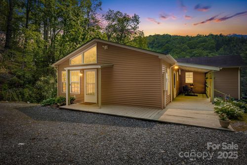 2763 Crabtree Rd, Spruce Pine, NC, 28777-0817 | Card Image