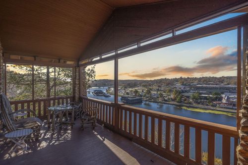 220 Angel Trl, Branson, MO, 65616-9282 | Card Image