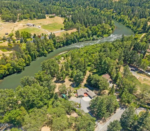 290 Chinook Park Ln, Grants Pass, OR, 97527-4406 | Card Image