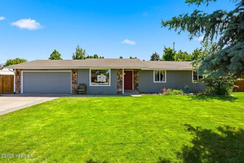 7008 W Pierce Ct, Yakima, WA, 98908-2016 | Card Image