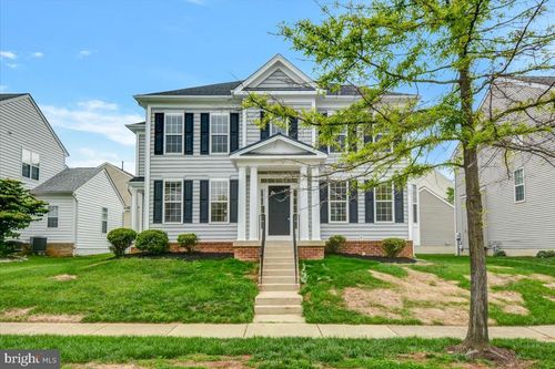 240 Davis St, CHARLES TOWN, WV, 25414-4458 | Card Image