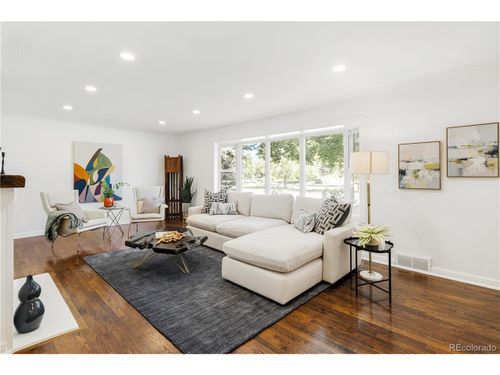 3035 N Monaco Street Pkwy, Denver, CO, 80207-2852 | Card Image