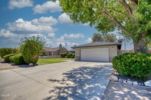 9418 Karen Ave, California City, CA, 93505-1225 | Card Image