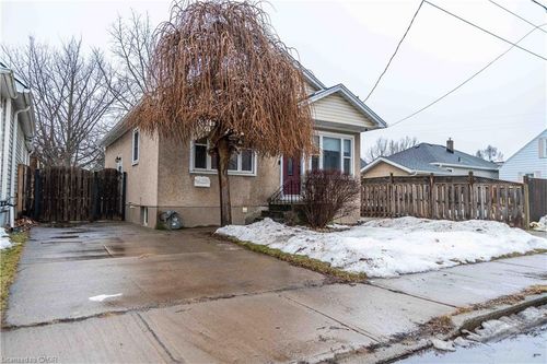 35 Charles Ave, St. Catharines, ON, L2M5S8 | Card Image