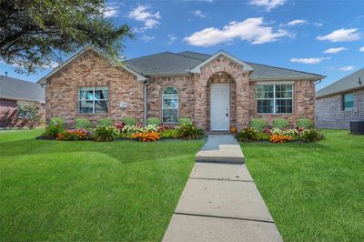 Landscaping has been artificially staged. | Image 2