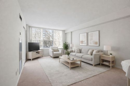 604-250 Davis Dr, Newmarket, ON, L3Y7T7 | Card Image