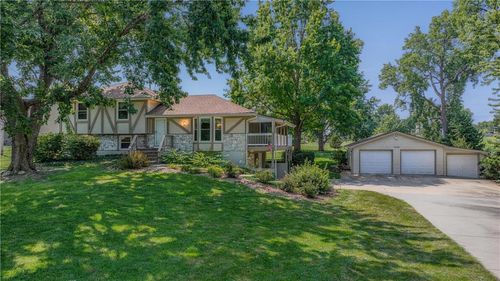 15121 Briarwood Dr, Basehor, KS, 66007-5201 | Card Image