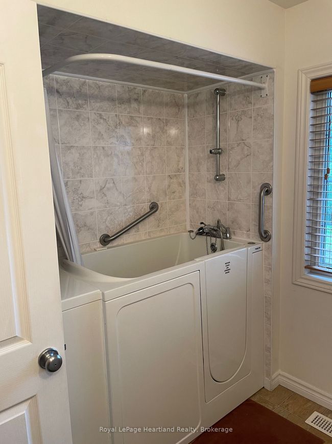 14 Garden Rd, Home with 4 bedrooms, 2 bathrooms and 2 parking in Goderich ON | Image 13