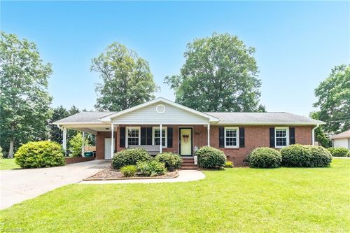 684 Angus St, Rural Hall, NC, 27045-9553 | Card Image
