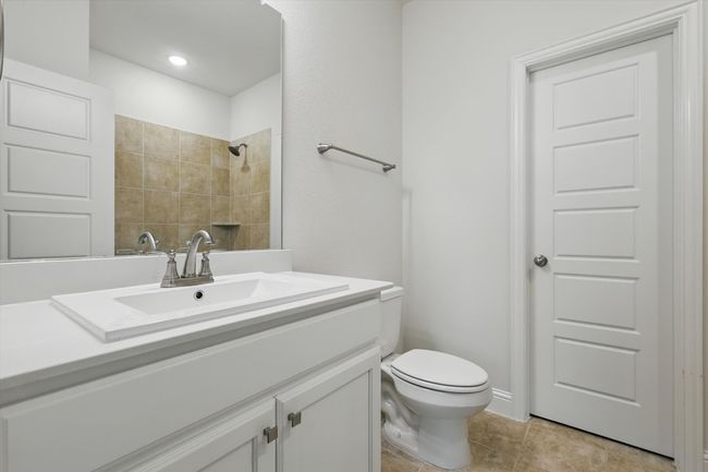 3rd bedroom upstairs with en suite bath | Image 31