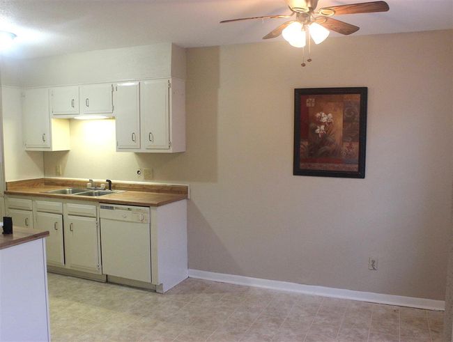 8642 Glen Meadow Ln, Condo with 2 bedrooms, 2 bathrooms and null parking in Beaumont TX | Image 5
