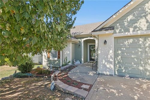 8014 S Church Rd, Pleasant Valley, MO, 64068-7822 | Card Image